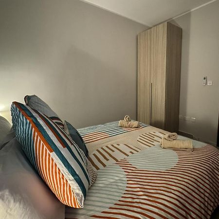 Centrally Located, Well Equipped, Stylish Flat. Сейнт Полс Бей Екстериор снимка