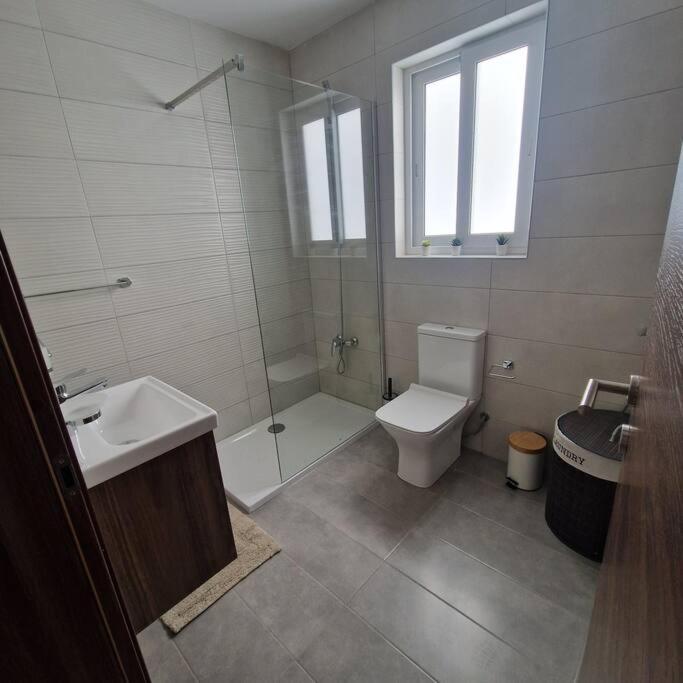Centrally Located, Well Equipped, Stylish Flat. Сейнт Полс Бей Екстериор снимка