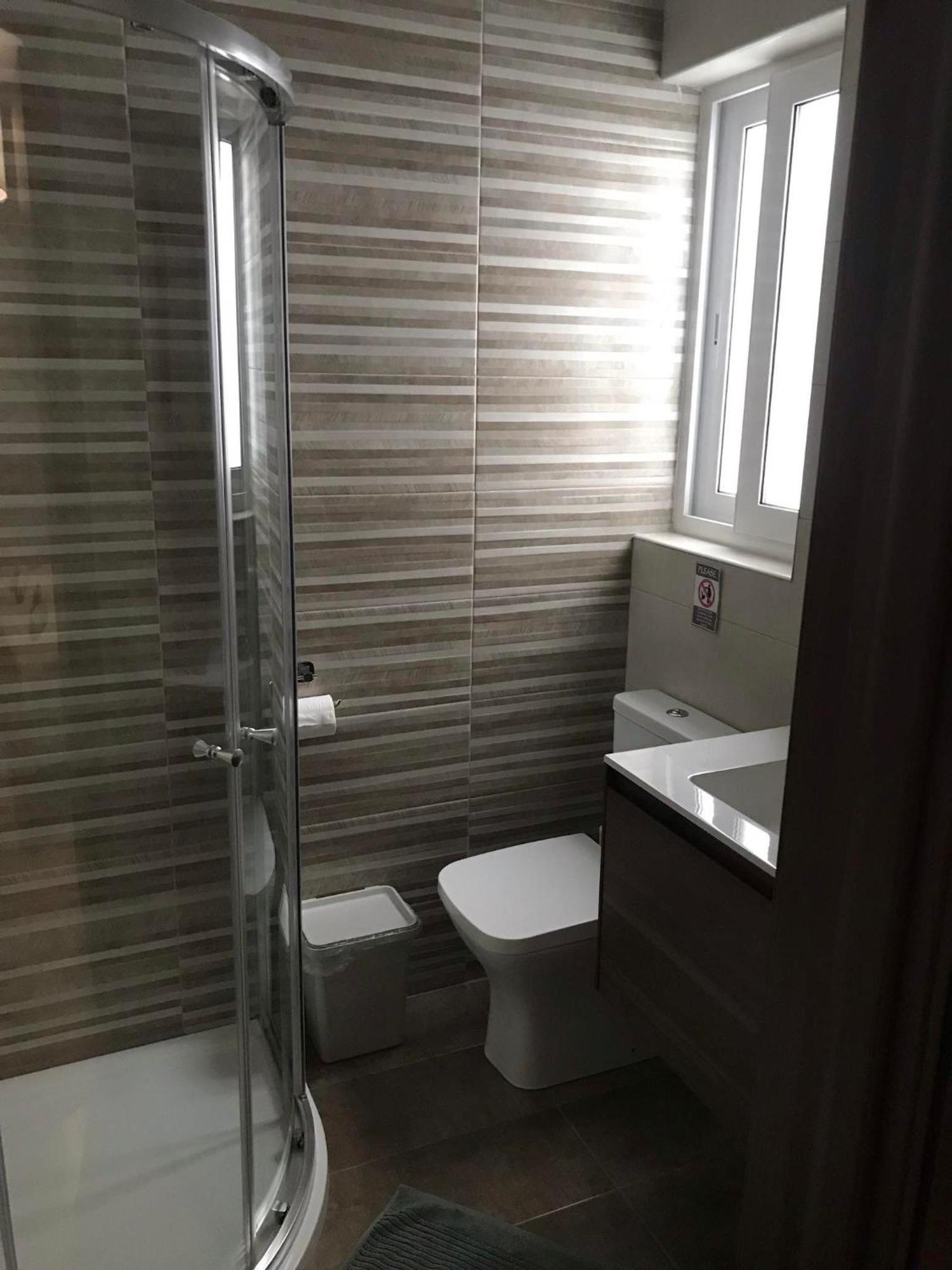 Centrally Located, Well Equipped, Stylish Flat. Сейнт Полс Бей Екстериор снимка